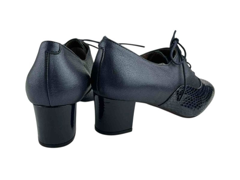 Zapatos de mujer, estilo Oxford, con tacones cuadrados de altura media, cordones y realizados en piel legítima de alta calidad.