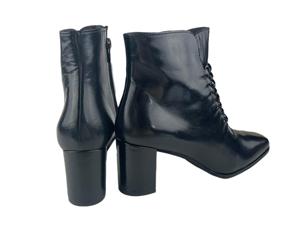 Plumers Menorca | Handmade black leather ankle boot with zipper laces Binibeca