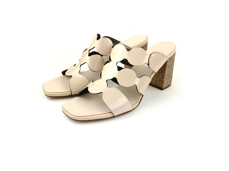 plumeaux | Robe sandale en cuir verni beige sable