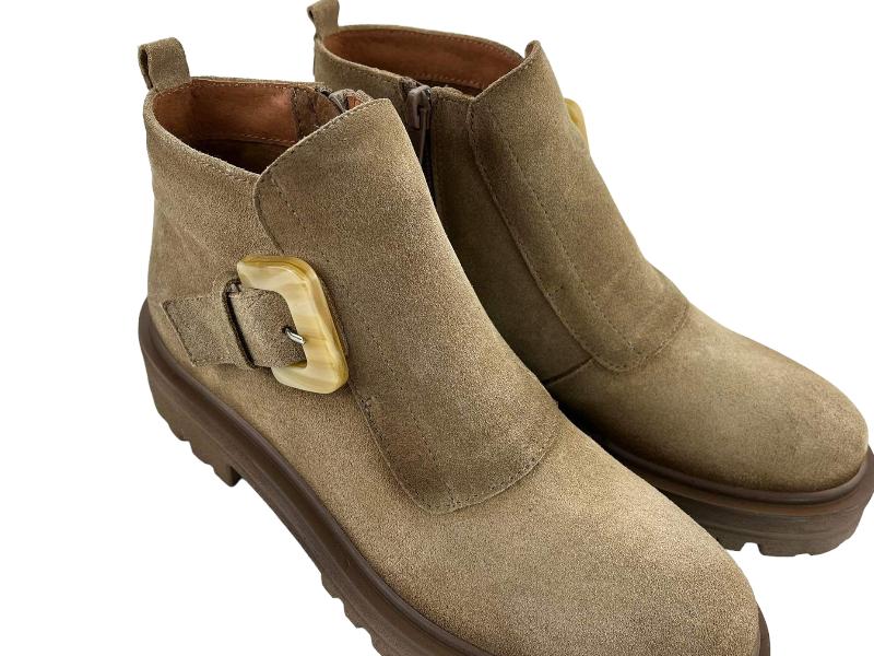 Salonissimo | Women's flat buckle leather suede ankle boot Holie sand color