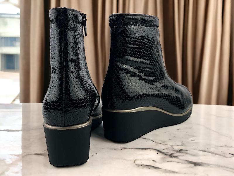 Cutillas | Women's wedge ankle boots with side zipper black patent leather Teruel