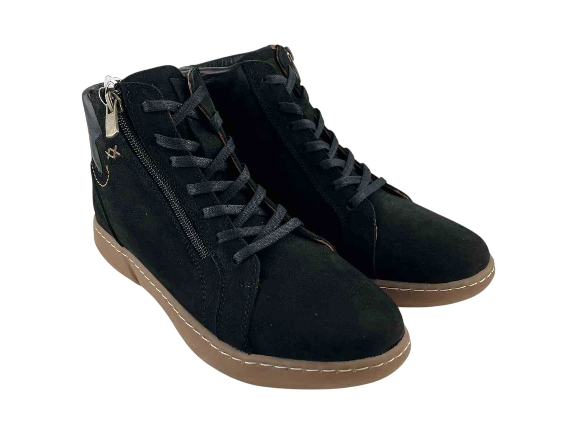 Botines de la marca 48Hours, muy cómodos y versátiles, en color negro, en piel nobuk, para mujer, con suela color marrón caramelo. 