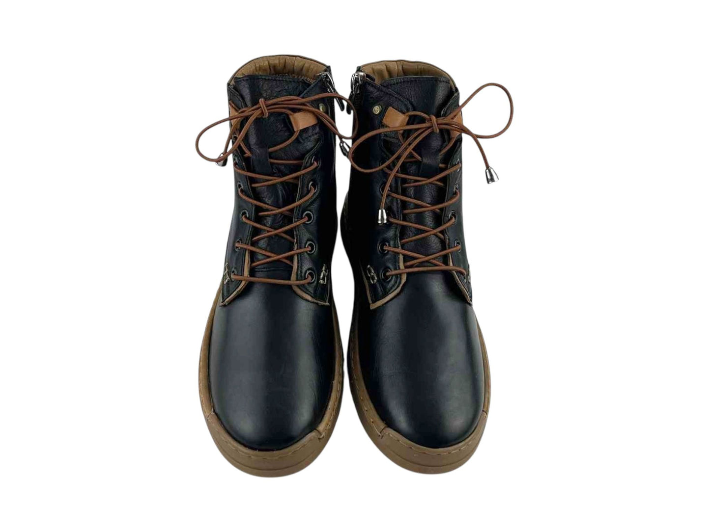 Botines en piel de la marca 48hours, en piel legítima color negro  y detalles en marrón caramelo. Cómodos, estilosos y de alta calidad, ideales para el día a día.