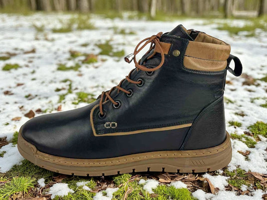 Botines de mujer estilo urbano, en piel legítima, color negro, con detalles en marrón en la suela y en el empeine y talón, de la marca 48 HOURS, muy cómodos, con cordones y cremallera lateral. 