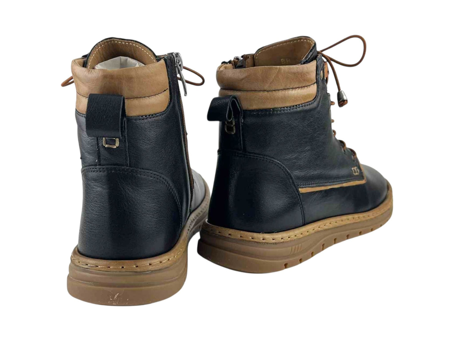 Botines en piel legítima, negra y marrón, de mujer, de la marca 48Hours, con suela marrón antideslizante. Botines muy cómodos, de materiales de alta calidad y fáciles de combinar con todos tus looks.