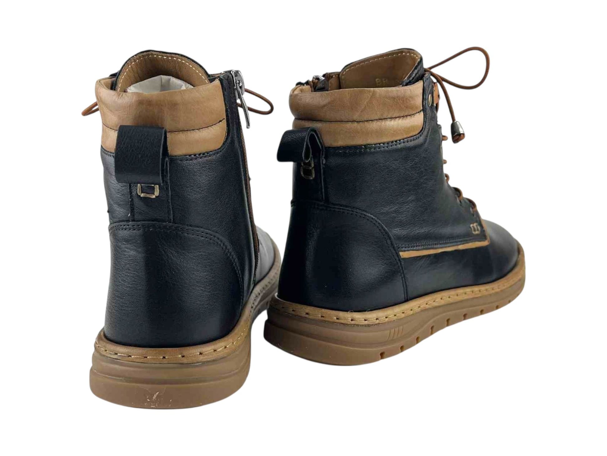 Botines en piel legítima, negra y marrón, de mujer, de la marca 48Hours, con suela marrón antideslizante. Botines muy cómodos, de materiales de alta calidad y fáciles de combinar con todos tus looks.