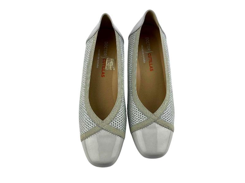 Zapatos de corte salón, de mujer, con goma elástica en el empeine, malla transpirable en color plata, perfectos para pies anchos.