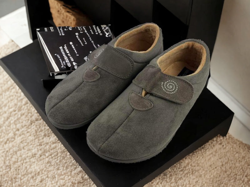 Cutillas | Carme beige wide Velcro closed house slippers