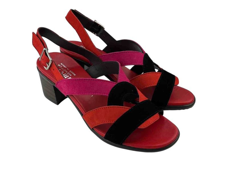 Sandalias en piel de mujer cómodas y elegantes de la marca española Plumers. Con tacón cuadrado y planta en gel.