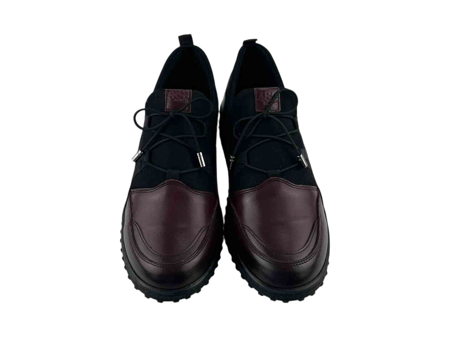 Zapatos planos de mujer en piel legítima, cómodos y en dos colores burdeos y elásticos en empeine en color negro.