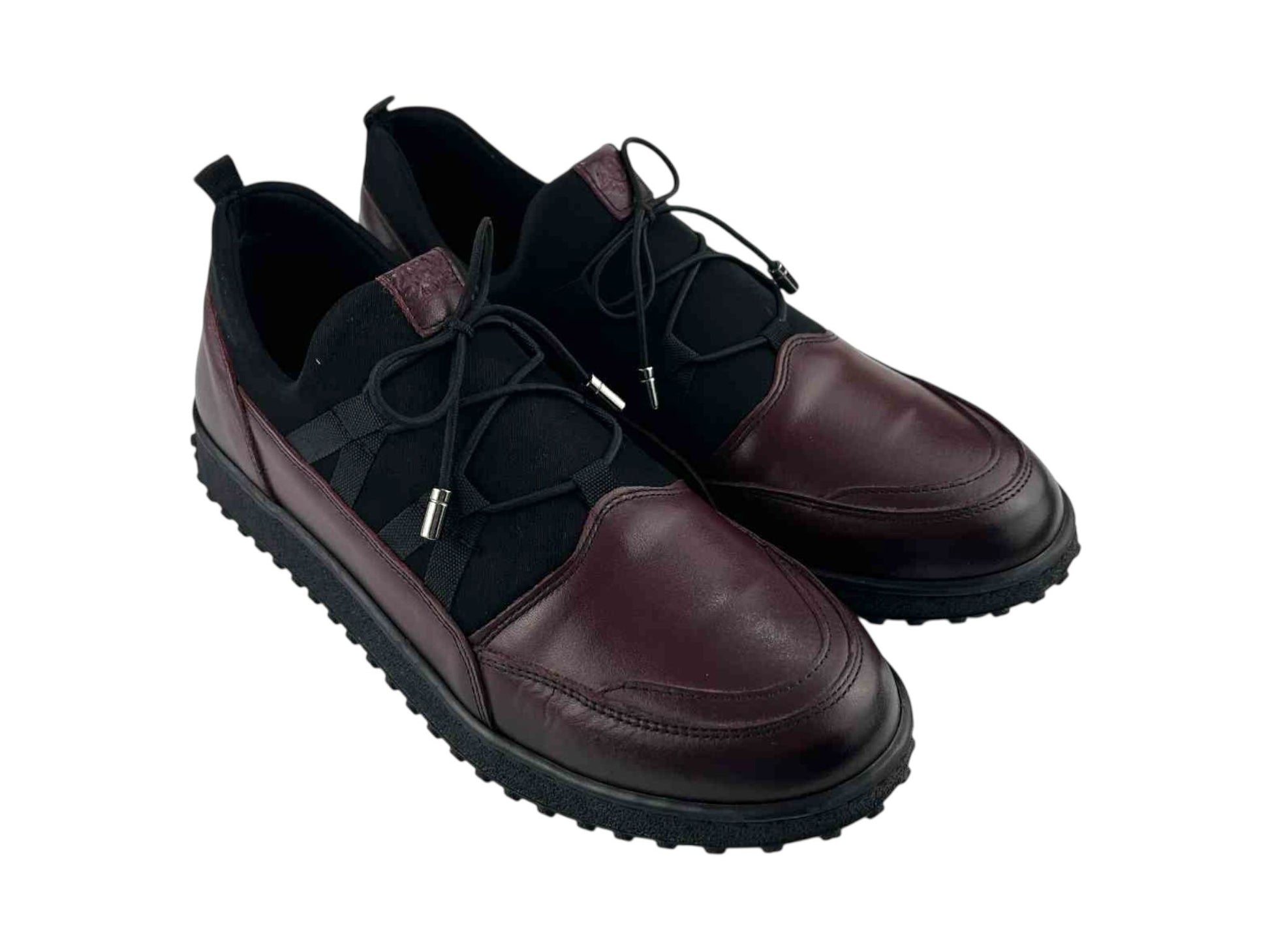 Zapatos de mujer muy cómodos, en piel legítima, de estilo casual y funcional, en color burdeos y negros, con suela de goma antideslizante