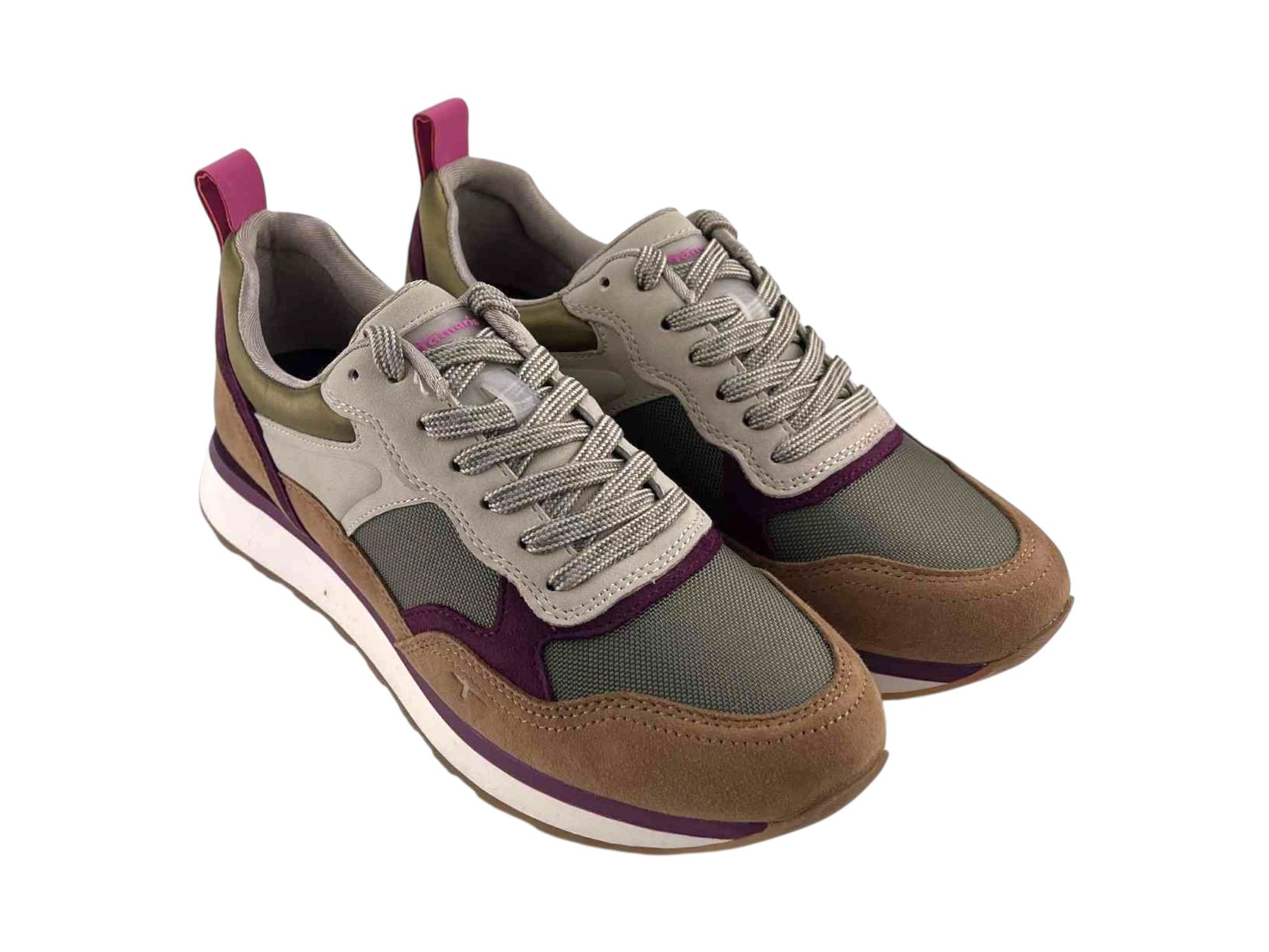 Zapatillas casual para mujer, de la marca Tamaris, ideal para vestir, muy cómodos, en combinación de colores, beige, verde oliva y morado.