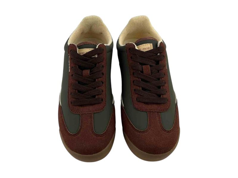 Sneakers de moda de la marca Pepe Moll para chica, de estilo retro, en burdeos y verde, con suela de goma, cordones. Zapatillas ideales para un estilo urbano.