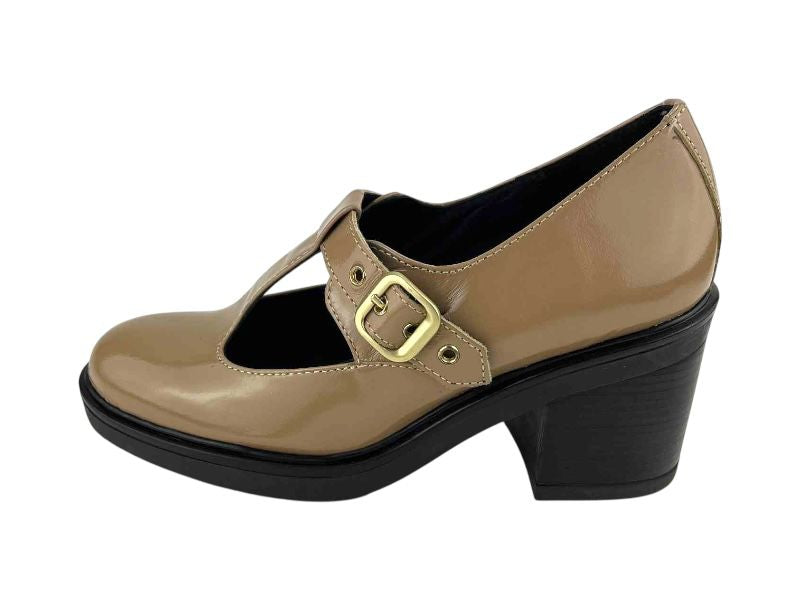 Zapato de mujer, cómodo, en piel genuina, charol beige, estilo Mary Jane, con tira en T y cierre de hebilla dorada, tacón en bloque color negro y plataforma. 