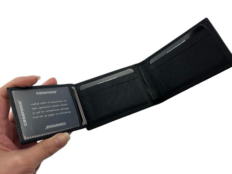Foto de una cartera negra con sitio para guardar las tarjetas.