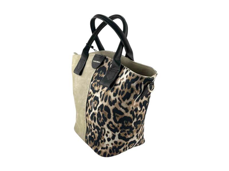 Bolso de moda en animal print  leopardo y beige, de la marca Caramelo, muy ligero y elegante.