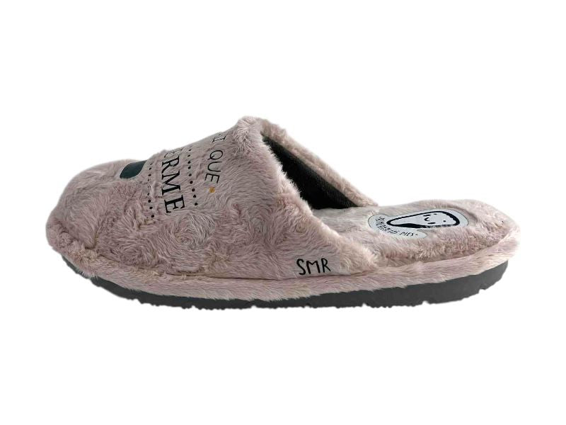 Zapatillas de casa, muy cómodas y divertidas, de la casa española Se me ríen los pies en paño suave y suela antideslizante muy ligeras.