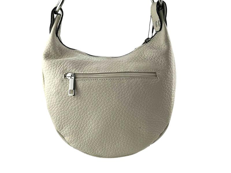Parte de atrás de un bolso de mujer en piel legítima, color beige, cremallera oculta y combinable con cualquier look.