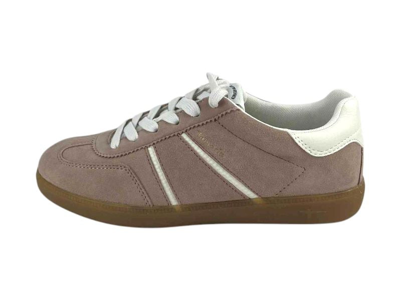 Zapatillas retro para mujer muy cómodas y elegantes, en piel ante color rosa y detalles en blanco,con cordones y suela de goma color caramelo.