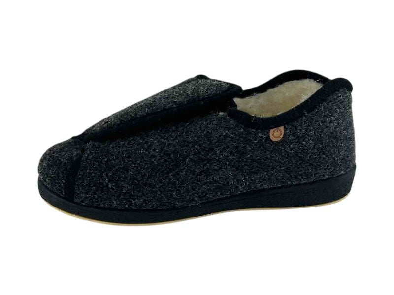 Zapatillas de casa para hombere o mujer en color gris, con velcro y suela antideslizante, muy cómodas, cálidas y fáciles de poner.