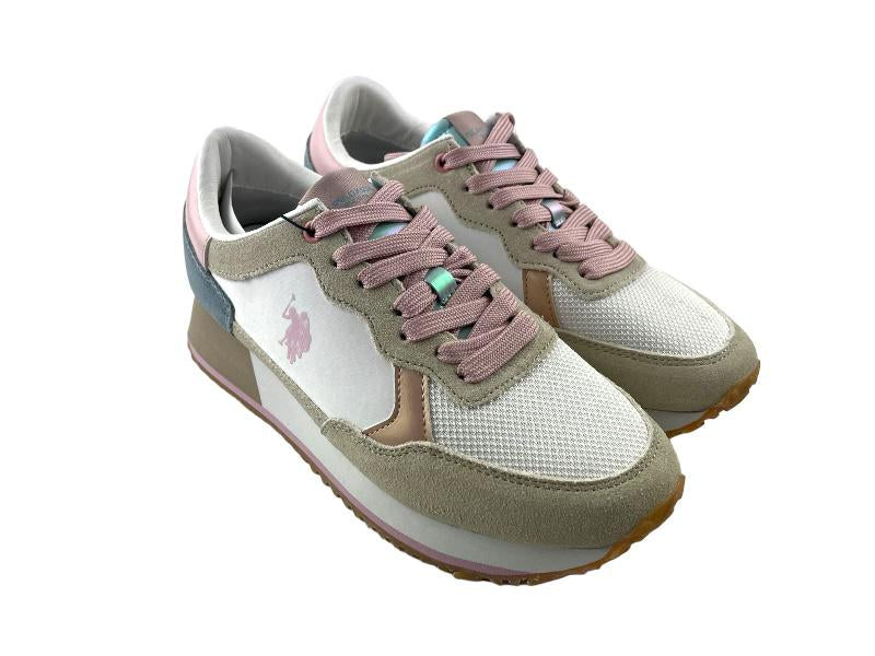 Sneakers (Zapatillas) de la marca U.S. Polo. Assn. vista lateral derecha sobre fondo blanco. Zapatillas en color blanco con toques rosa en el lateral, cordones, logo y suela.