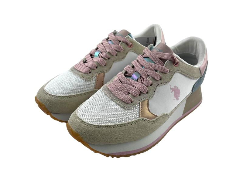Sneakers (Zapatillas) de la marca U.S. Polo. Assn. vista lateral izquierda sobre fondo blanco. Zapatillas en color blanco con toques rosa en el lateral, cordones, logo y suela.
