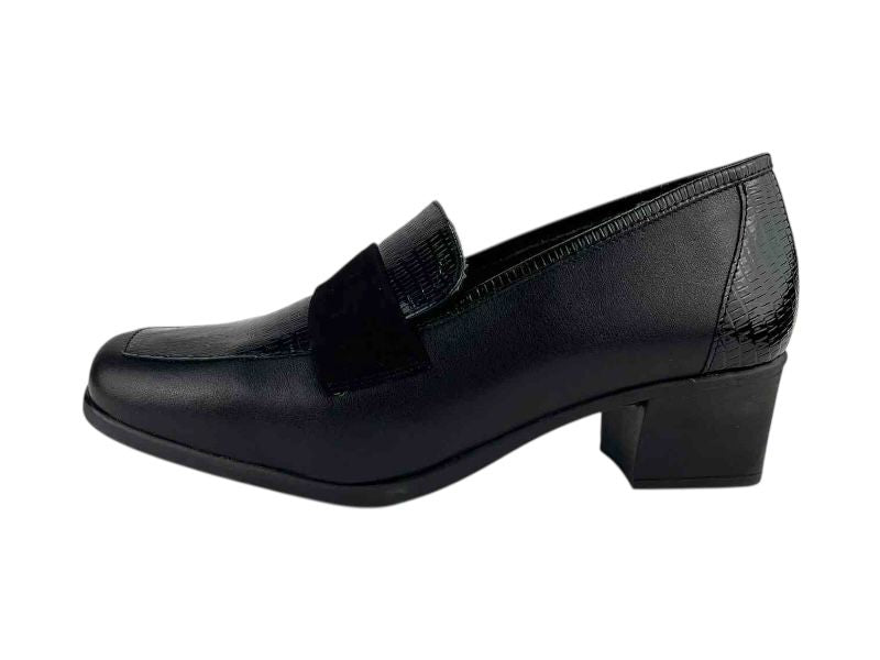 Zapatos de mujer en negro, con tacón bajo ergonómico, con piel legítima en color negro y combinación de pieles lisa, ante y cocodrilo. Zapatos muy cómodos y confortaables.