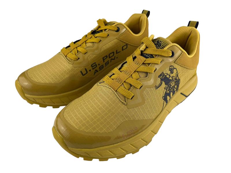 Vista lateral de unos sneakers de hombre de la marca U.Polo Assn. con codones, malla textil y detalles de goma en empeine y suela, Logo de la marca en el lateral y  lengüeta.