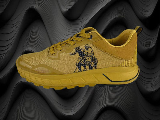 Sneakers de hombre de la marca U.S Polo Assn. de rejilla amarilla y textil en el mismo color,  logo de la marca en azul marino, cordones y suela de goma.