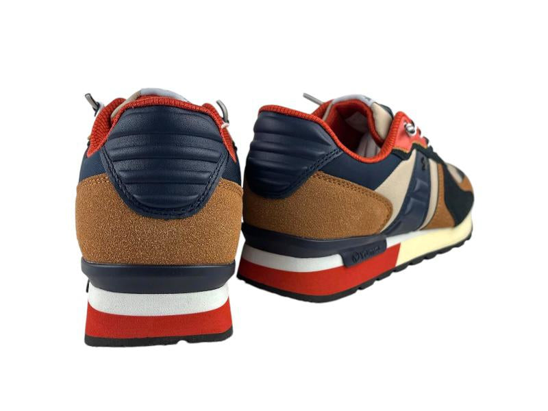 Vista por la parte de atrás de unos sneakers de hombre de la marca Yumas con cordones regulables beige, azul y naranja.
