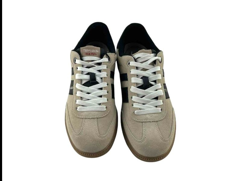 Zapatillas cómodas de hombre, de la marca Teddy Smith, de estilo elegante, en ante beige, cordones blancos y suela de goma color caramelo.