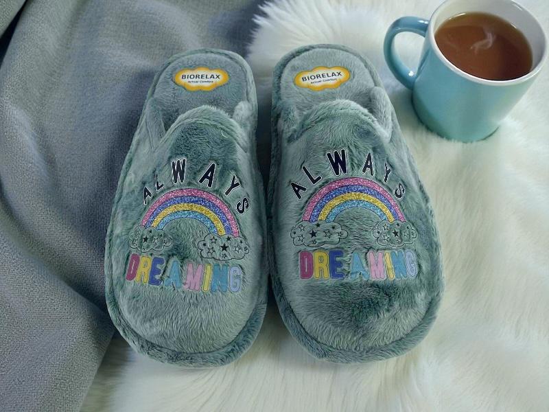 Pantuflas divertidas, de invierno, para mujer, muy cómodas, descalzas, en paño textil, color azul, con  eslogan always dream y suela de goma antideslizante.
