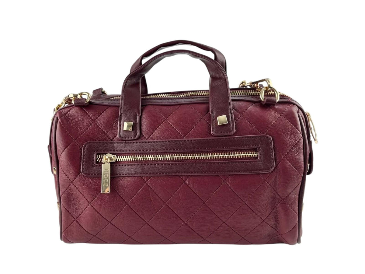 Vista trasera del bolso bowling Noco granate de piel vegana acolchada, con bolsillo exterior y cremallera dorada.
