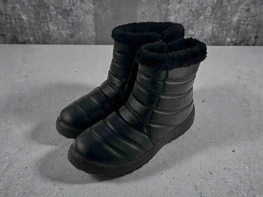 Botines invierno negros acolchados para mujer, con suela de goma antideslizante y cremallera lateral interior; ligeros y cómodos.