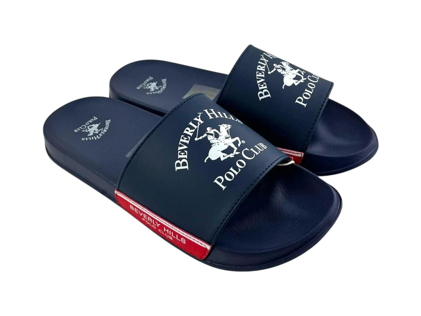 Calzado de piscina ligero con base antideslizante y diseño clásico de pala, ideal para un look casual y fresco.