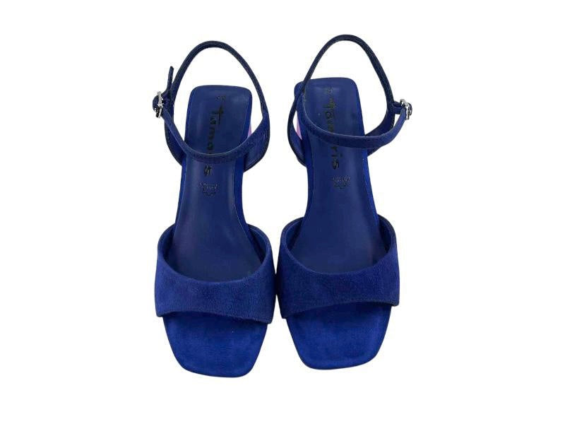 Sandalias de fiesta, muy cómodas y elegantes, con pala lisa y abotonadura al tobillo, tacón de metacrilato muy cómodo y plantilla acolchada. Corte liso en piel ante azul.