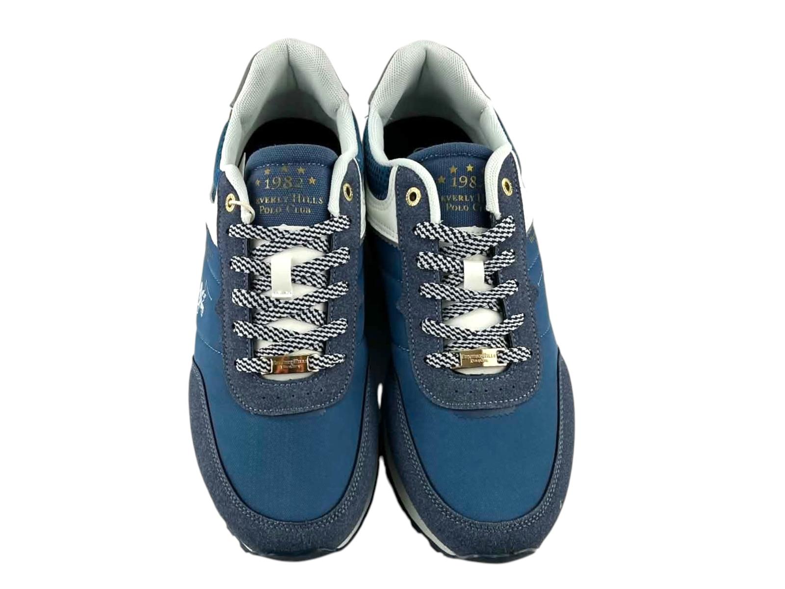 Vista cenital del par de sneakers de marca Beverly Hills Polo Club para hombre, mostrando la horma anatómica, los cordones bicolor y el forro interior acolchado.