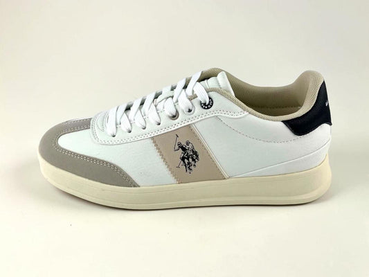 Zapatilla casual de la marca U.S. Polo Assn. para hombre en color blanco, con detalles laterales, logo de la marca y suela de goma.