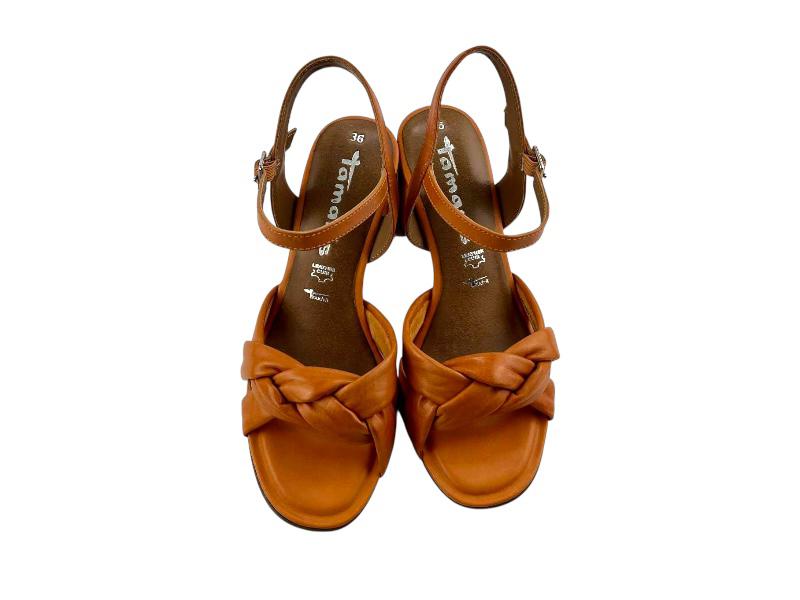 Sandalias de piel para mujer, elegantes y cómodas, realizadas en cuero trenzado color naranja, con tacón cuadrado y cierre de pulsera al tobillo con hebilla metálica color plata.