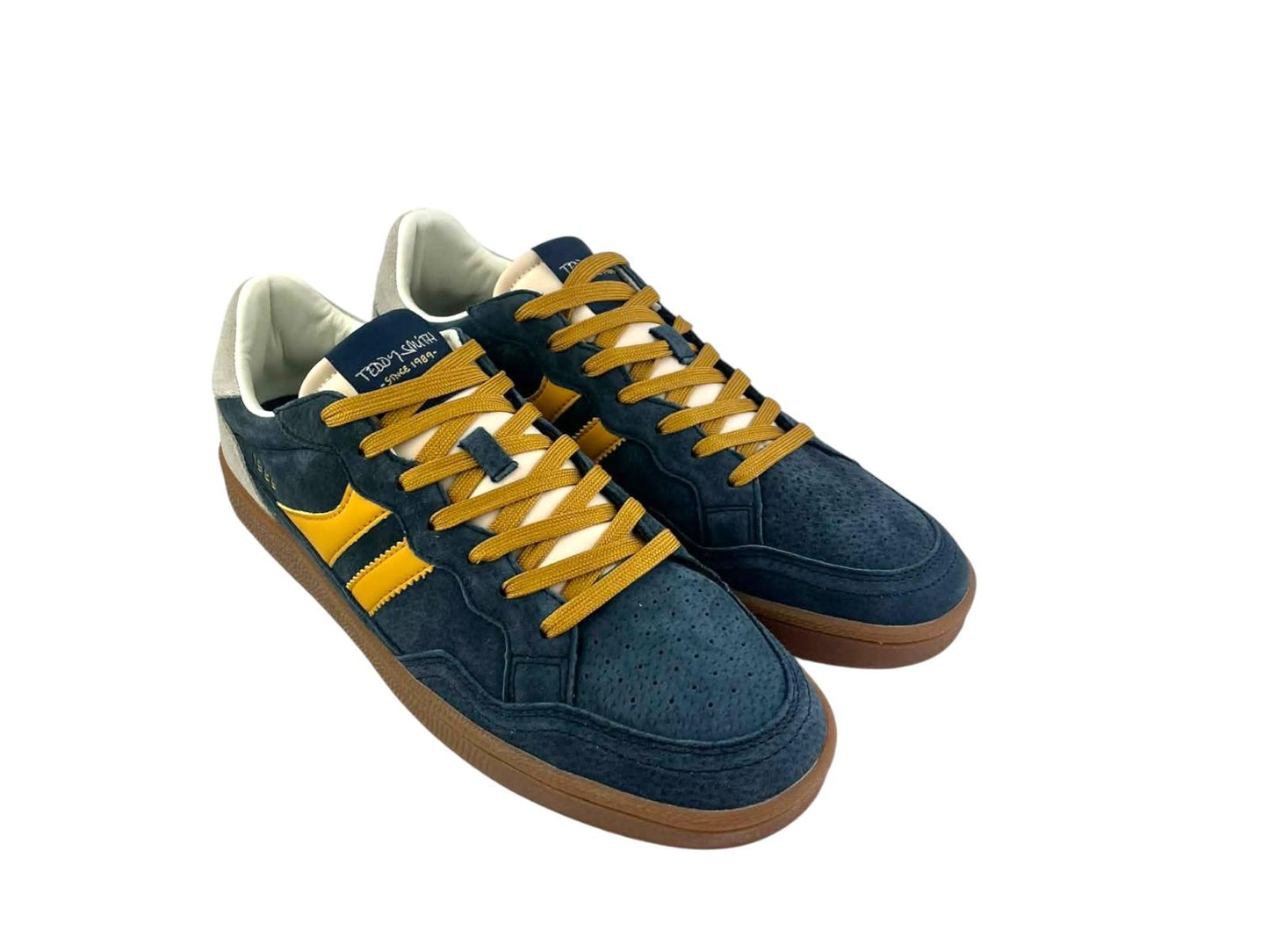 Vista lateral de unas zapatillas para hombre en piel, retro running, que destaca la silueta del modelo, el detalle “1989”, los paneles laterales y el perfil de la suela.