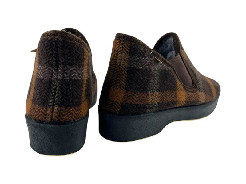 Patuflas cerradas de hombre clásicas de cuadros marrones, suela gruesa antideslizantes, cómodas y de paño de gran calidad.