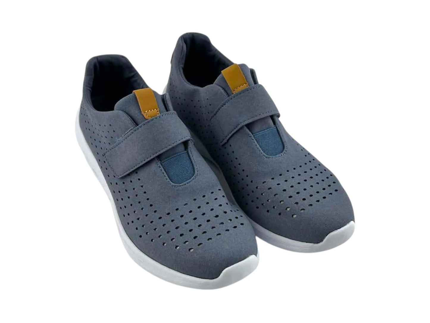 Calzado deportivo ligero tipo "slip-on" con velcro, ideal para caminar con comodidad y estilo en temporadas cálidas.