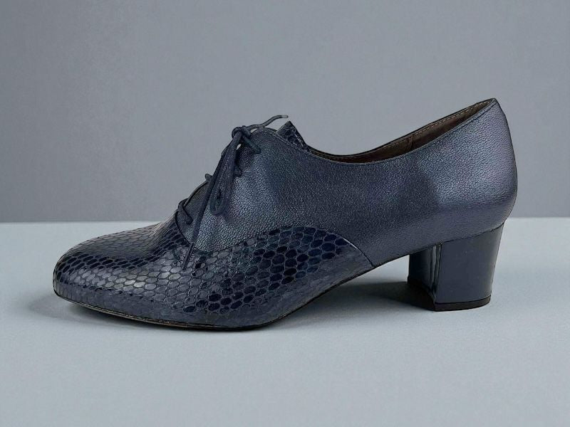 Zapatos de mujer elegantes, estilo Oxford, con cordones, tacón medio cuadrado y diseño premium.