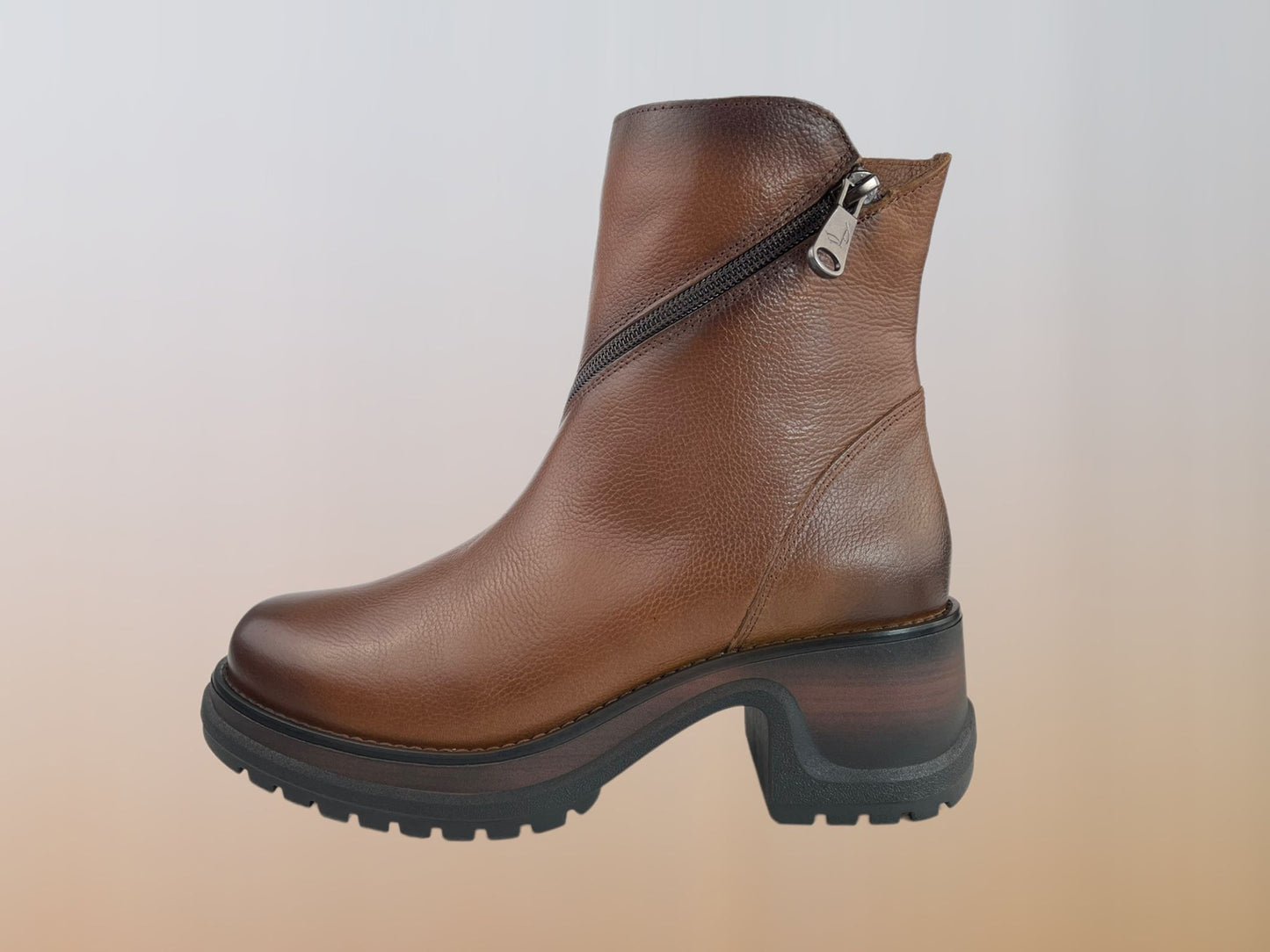 Paula Urban | Brown women's ankle boots with diagonal zipper Austin