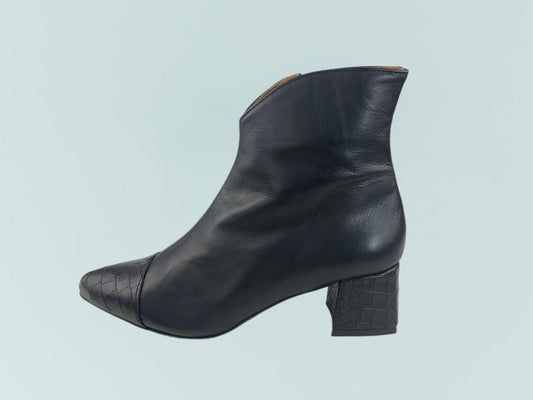 Ragaza | Black woman ankle boots 100% leather 5 cm heel Manises