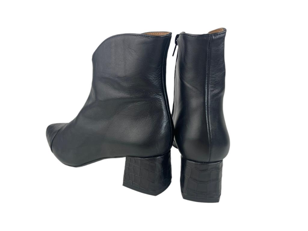 Ragaza | Black woman ankle boots 100% leather 5 cm heel Manises