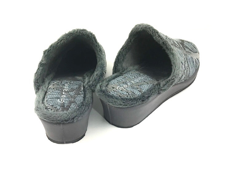Garzon | Barefoot slipper woman Fandom
