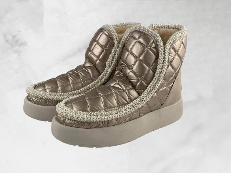 Yumas | Golden women's eskimo boots