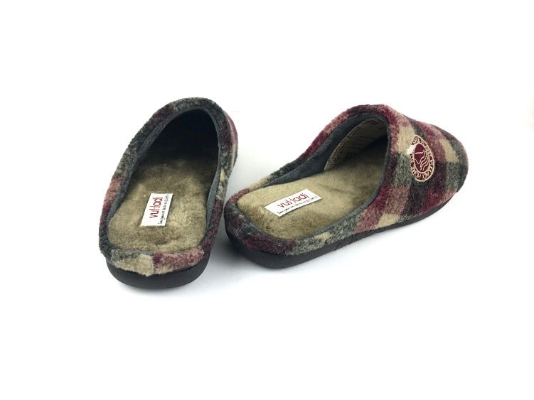 Vulladi | Men's burgundy squares barefoot shoes.