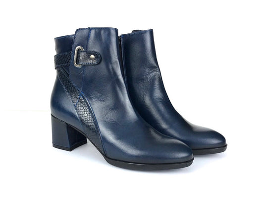 Tolino | Women's leather ankle boots in blue tones. sophia